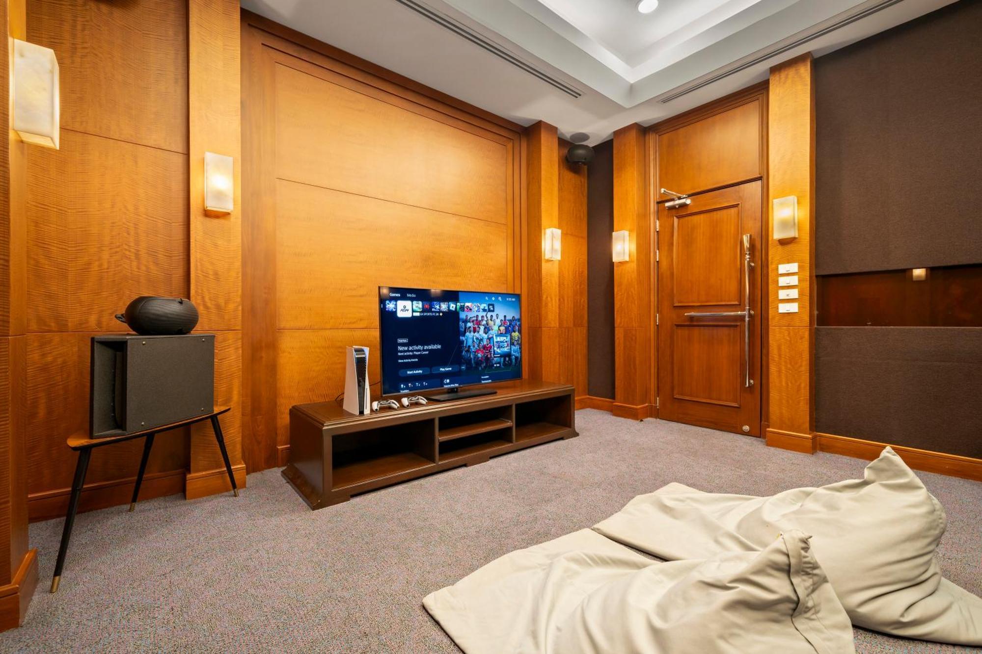 Grande Centre Point Hotel Ratchadamri Bangkok Eksteriør bilde A room with a TV