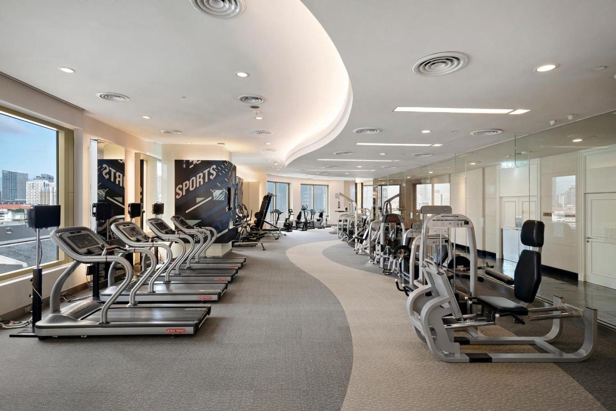 Grande Centre Point Hotel Ratchadamri Bangkok Eksteriør bilde The gym at the hotel